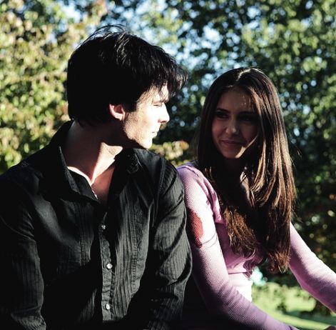 nina-dobrev-ian-somerhalder-the-vampire-diaries-sezon-3.jpg