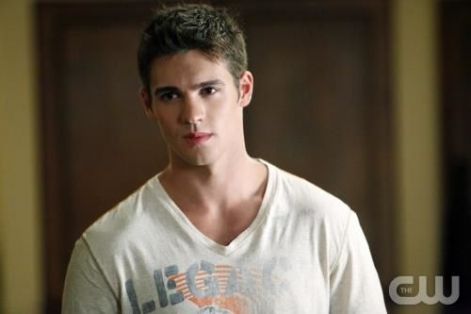the_vampire_diaries_the_hybrid_3.jpg